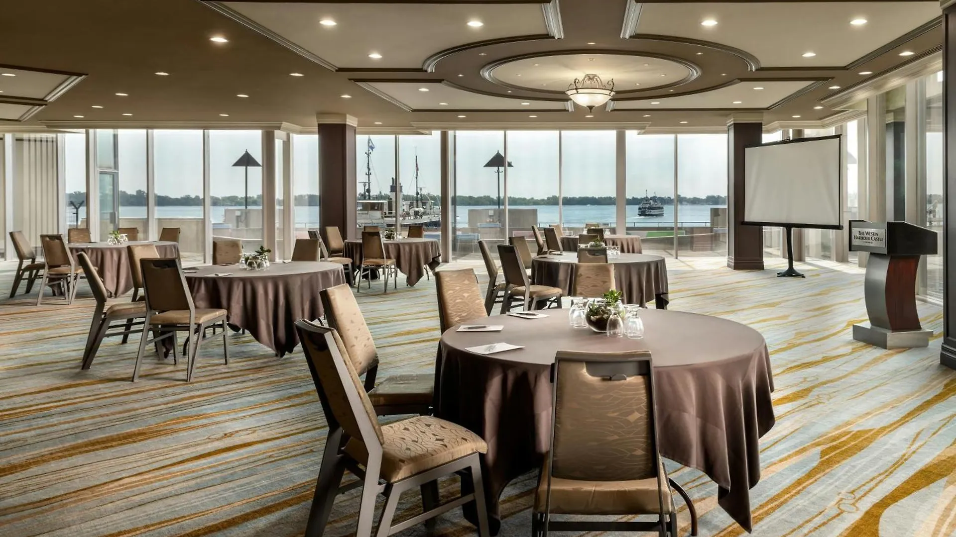The Westin Harbour Castle, Toronto Hotel 4*,