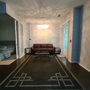  Apartment Luxury Lakefront Condo+free Parking+pool+gym+patio Canada